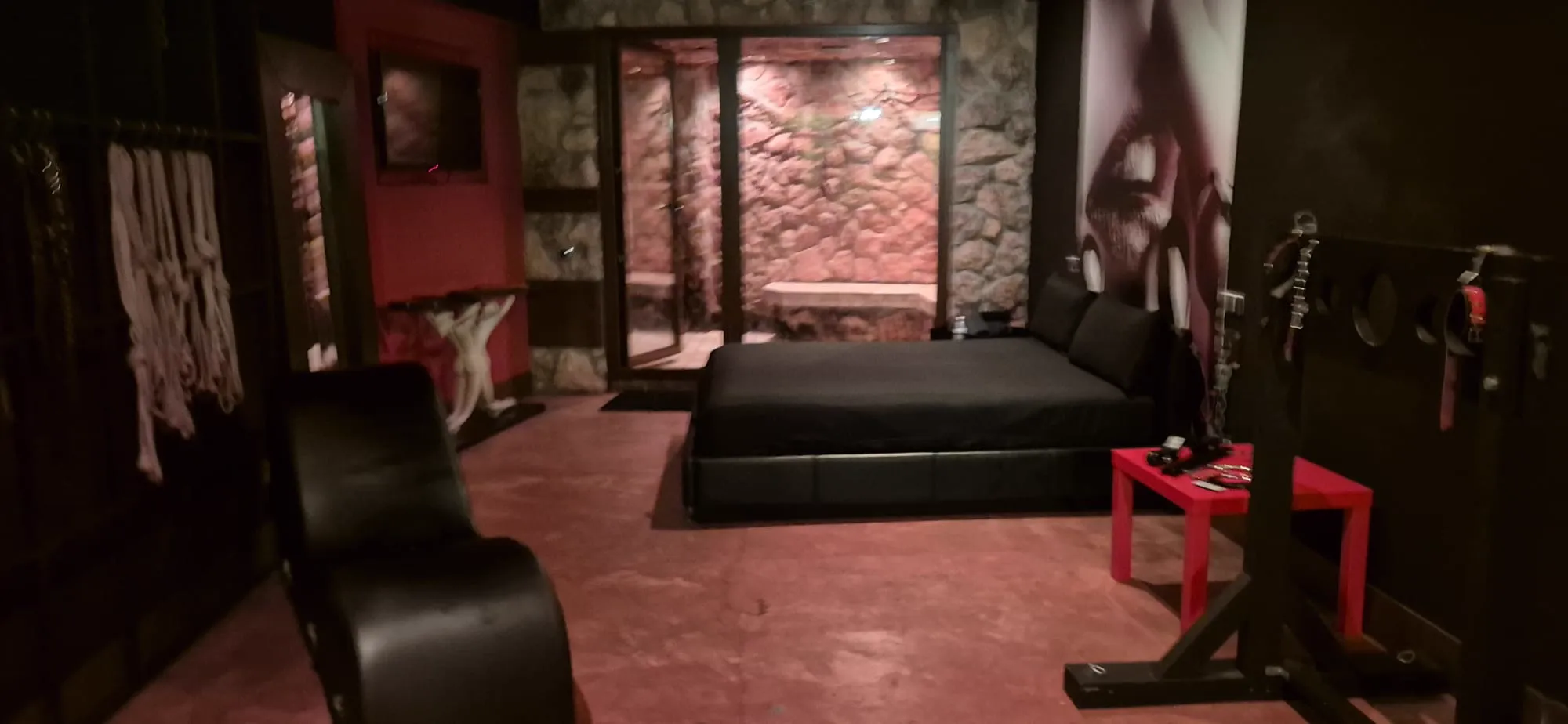 Rosas Negras - Habitación temática Madrid